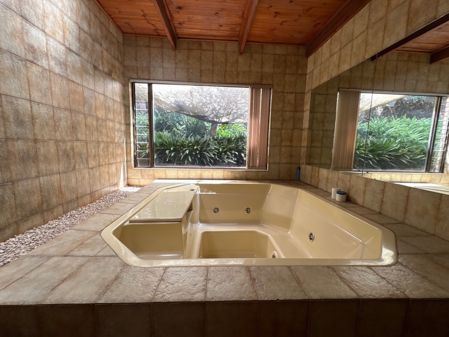 4 Bedroom Property for Sale in Heuwelsig Free State